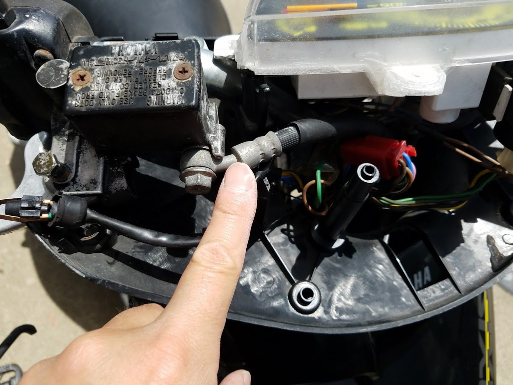 油圧ディスクブレーキのホースを交換したらエア抜きが出来ない スクーターロードサービス出張パンク修理と出張タイヤ交換