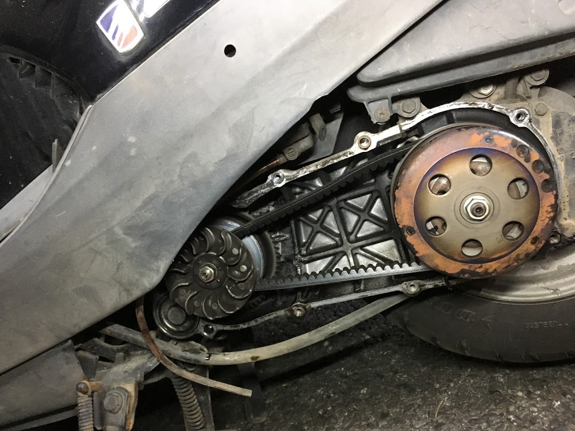 行田市でホンダリード50のドライブベルト交換 スクーターロードサービス出張パンク修理と出張タイヤ交換
