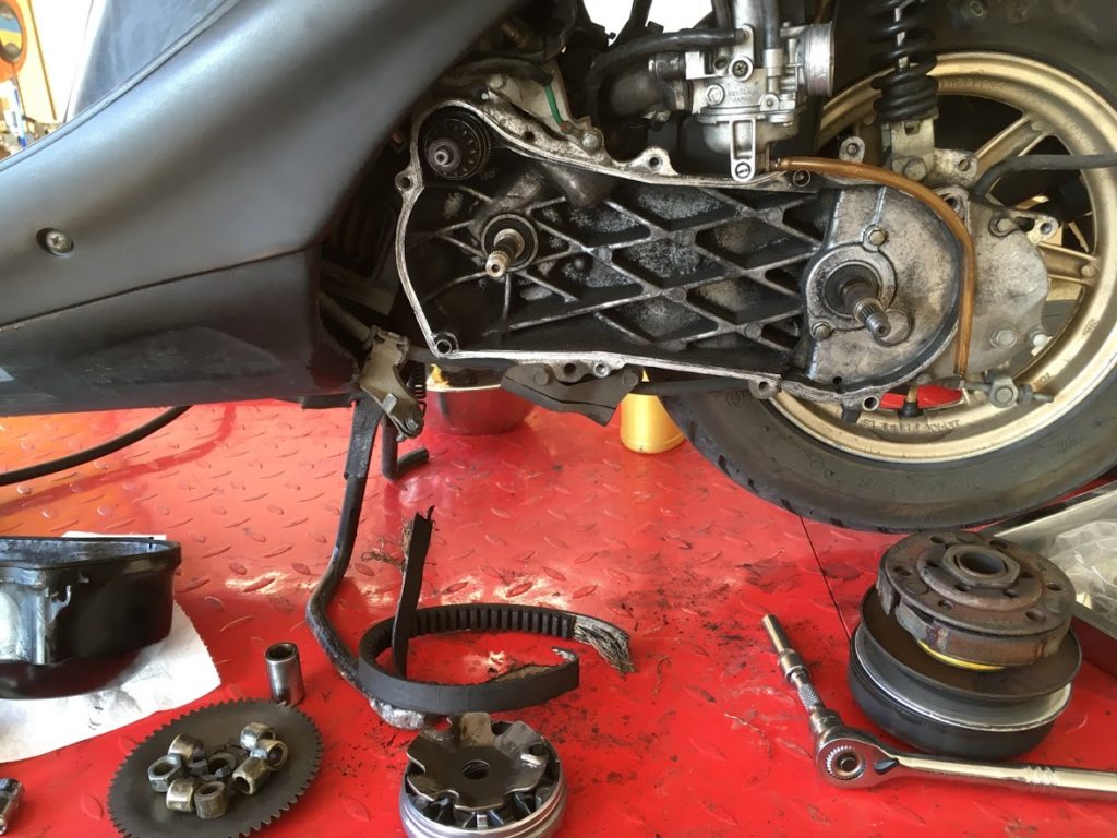 AF35ディオZXのドライブベルトの破断で回収修理 - スクーターロードサービス出張パンク修理と出張タイヤ交換